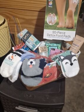 Assorted Cozy Animal Slipper Socks - White, Gray, Blue - Brand: (unspecified)